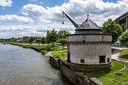 Der sog. Alte Krahnen in Andernach, der Mitte des 16. anstelle des bis dato verwendeten Schwimmkrans errichtet wurde.