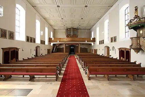 Innenansicht; Blick zur Orgelempore