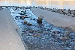 Zufluss in den Rhein mit Rauer Rampe