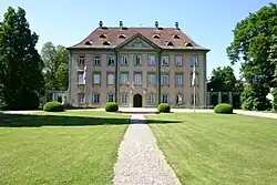 Schloss Rißtissen, seit 1613 im Besitz der Familie, um 1784 neu errichtet