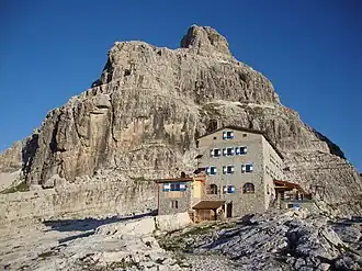 Die Cima Brenta Bassa mit dem Rifugio Pedrotti