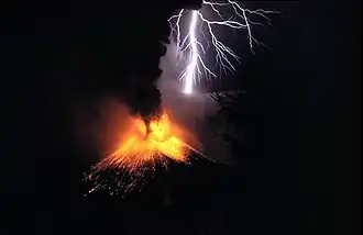 Kleinerer Ausbruch des Gunung Rinjani mit Eruptionsgewitter (1994)