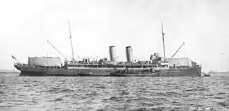 HMS Riviera mit den frühen Segeltuch-Hangars