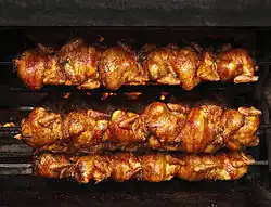 Brathähnchen am Spieß