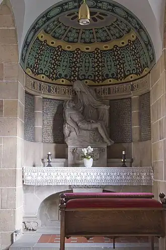 Seitenaltar Epistelseite (rechts) mit Kriegergedächtnisstätte