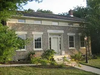 Frontansicht des Herrick Cobblestone