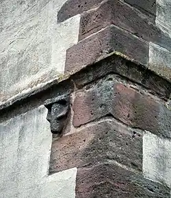 Tierkopf an der Turm-Ostseite