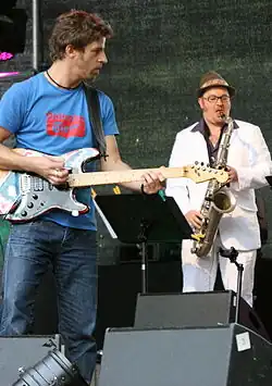 Roland Bürger (links)