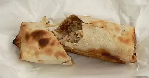 Vegetarischer Rollo mit Falafel-Füllung