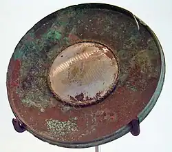 Römischer Glasspiegel (2.&nbsp;Jh. n.&nbsp;Chr.)