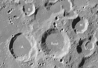 Rost mit Nebenkratern (LROC-WAC)