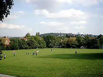 Blick vom Roten Berg auf den Küniglberg