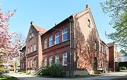 Roter Esel von Westen (2022)