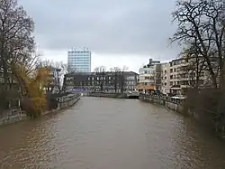 Hochwasser am Mainflecklein in Bayreuth, in der Bildmitte die Mündung des Mühlkanals