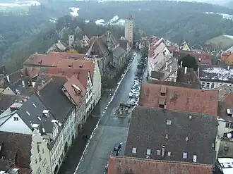 Blick vom Rat­haus auf die Fran­zis­kaner­kirche