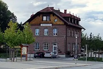 Ehemaliges Empfangsgebäude von Südosten