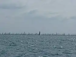Einige der 1700 Yachten im Round the Island Race, 2010
