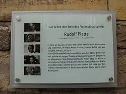 Tafel am ehemaligen Wohnhaus in Hildesheim