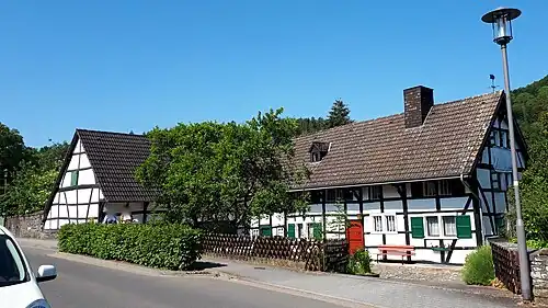 Typischer Winkelhof (Alte Mühle Einruhr)