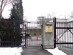 Seit 1972 befindet sie sich in der Gjörwellsgatan 31 in Marieberg im Stadtbezirk Kungsholmen in Stockholm.