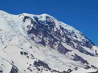Der Winthrop-Gletscher erstreckt sich von oben links nach unten rechts