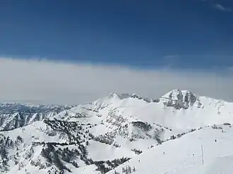 Blick vom Rendezvous Mountain auf Cody Peak (rechts) und Rendezvous Peak (Mitte)