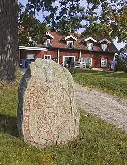 Runenstein von Västerhaninge und Zeichn. von Petrus Helgonius 1688