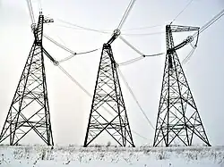 Stromschlaufen auf Einzelmasten, vom Nachbarmast abgespannt