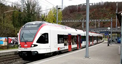 Stadler FLIRT im Bahnhof