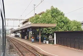 Bahnhofsgebäude von der Bahnseite