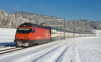 Re 460 mit IC2000-Wagen