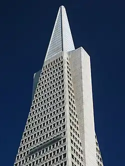 Aluminiumverkleidete Spitze der Transamerica Pyramid