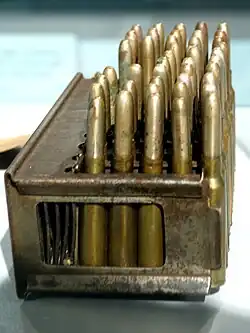 Carcano-Patronen in MG-Magazin