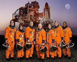 v. l. n. r. Richard Mastracchio, Barbara Morgan, Charles Hobaugh, Scott Kelly, Tracy Caldwell, Dafydd Williams und Alvin Drew