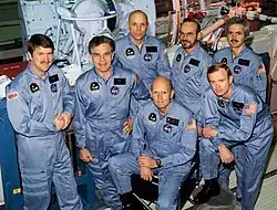 v. l. n. r. Anthony England, Karl Henize, Story Musgrave, Gordon Fullerton, Loren Acton, Roy Bridges, John-David Bartoe
