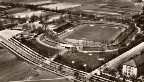 Sportpark Ende der 1930er Jahre. Vorne die Niederwerrner Straße
