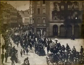 Am Neuen Brunnen (heute: Albrecht-Dürer-Platz) mit Blick in den Steinweg. Um 1900