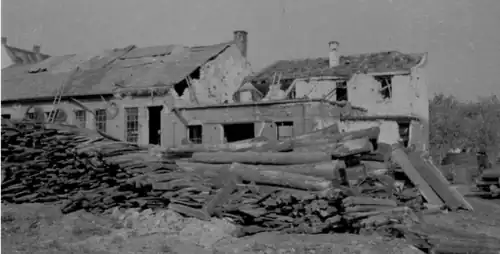 Fassfabrik Kupfer im 2. Weltkrieg, im Häuserblock Friedhof-/Niederwerrner-/Schopperstraße. Das Gebäude wird heute anderweitig gewerblich genutzt
