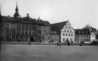Bauschenhaus mit Bauschenturm, rechts Schranne, in Mitte Persiluhr. 1930er Jahre