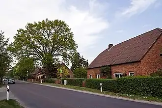 Ortserweiterung mit ehemaligen Abbauerstellen an der B&nbsp;248