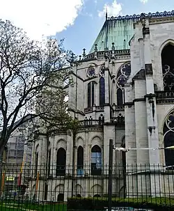 Chor von außen, runde Außen­wände einzelnen Kranz­kapellen