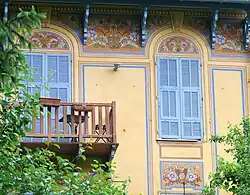 Fassadendekoration einer Villa