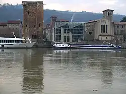 Turm Les Valois und Kirche des Franziskanerkonvents