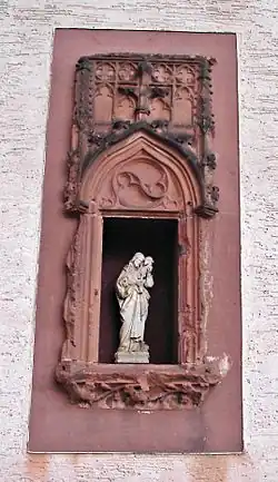 Sakramentsnische der alten Martinskirche in Grünstadt; heute als Spolie in Boßweiler