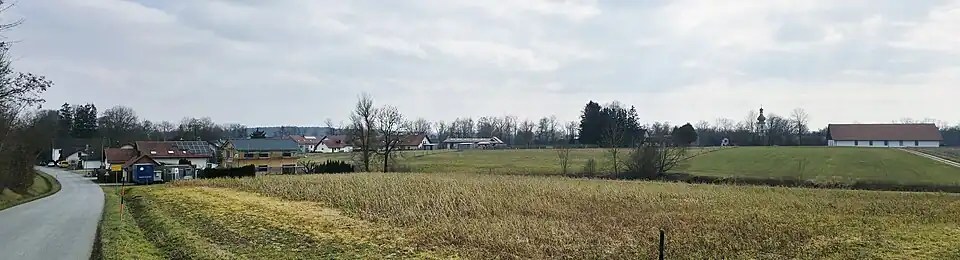 Salmanskirchen, Gesamtansicht von Nordwest