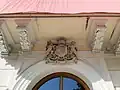 Wappenrelief über dem Eingang