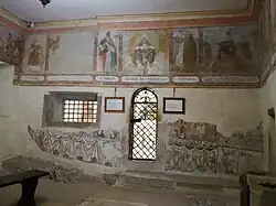 Freskenzyklus auf der Trennwand zum Sanktuarium