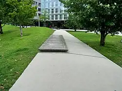 Weg und gleichzeitig Sitzplatz