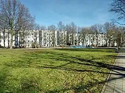 Kleinkindbereich parallel zur Fährstraße, davor die zentrale Wiese