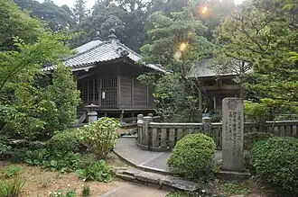 Yakushidō l. und Sankaku-ike r.